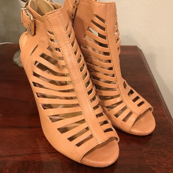 ANTONIO MELANI Shoes - Antonio Melani Caged Heel - Tan/Nude